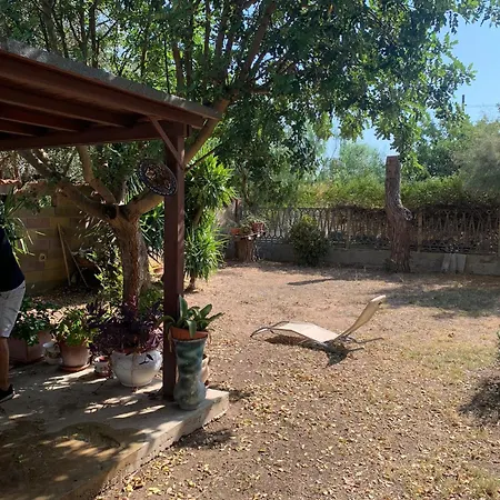 Garden & Parking - Cozy With Air Conditioning